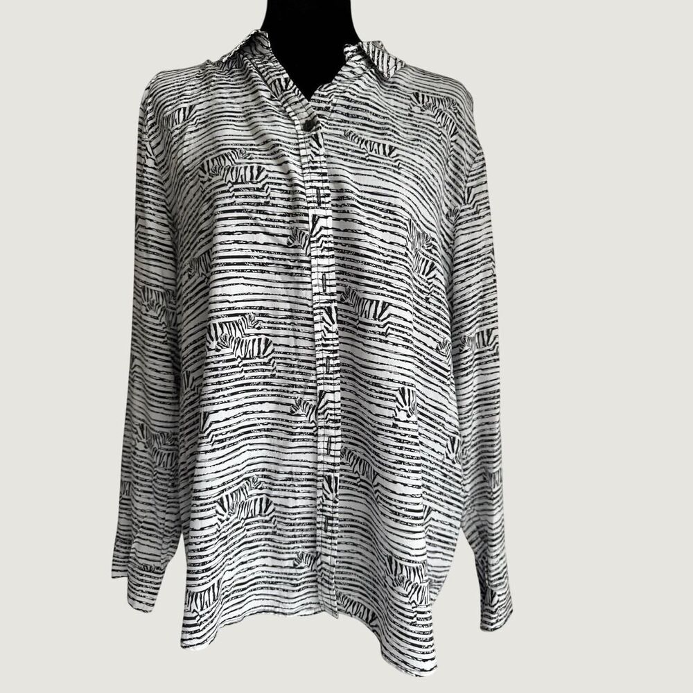 Chico-s Women's Black and White Shirt